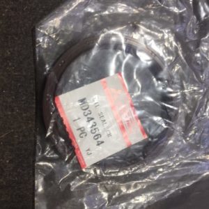 MD343564 ML  TRITON 2.5 LITRE 4D56 REAR MAIN SEAL